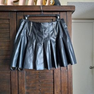 Zara faux leather pleated short skirt